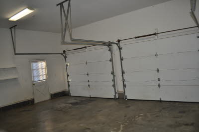 Garage (view 1)